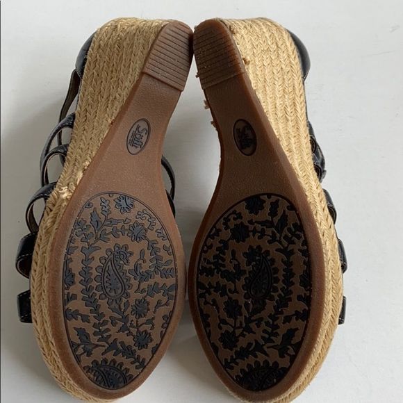 EUC Sofft leather wedge sandals - Picture 8 of 8